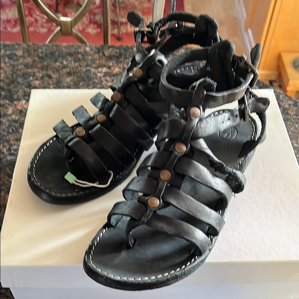 Chic Black Strappy Sandals